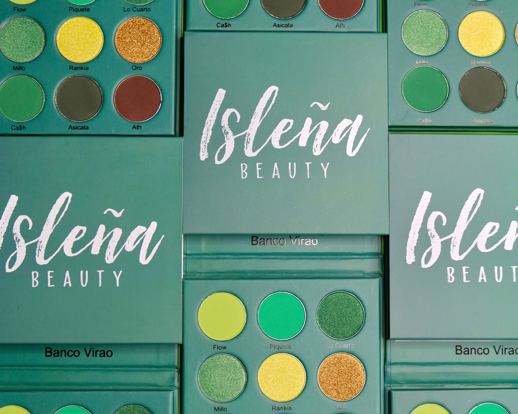 The Banco Virao Eyeshadow Palette includes five matte shadows and four shimmer shadows with shades of green and gold. La paleta perfecta para las ambiciosas y “goal getters” Isleña Beauty Eyeshadow Palette 